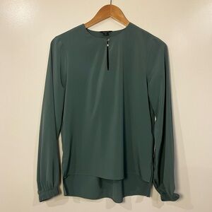 RW&CO Green Keyhole Blouse – XS – Flowy Fit – Excellent Condition